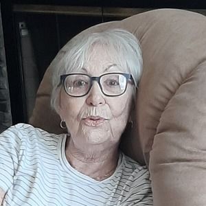 Meet your Posher, Daisy joyce